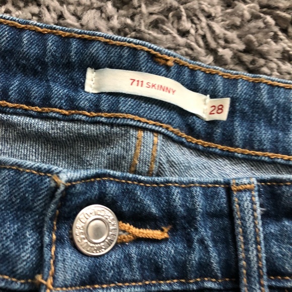 Levi’s 711 patches frayed hem light / medium wash - Picture 4 of 6